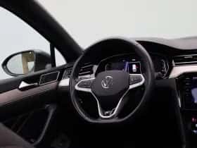 Volkswagen Passat thumbnail 37