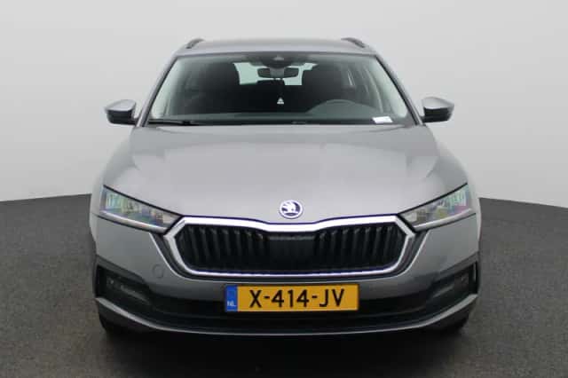 Škoda Octavia (2023) thumbnail 3