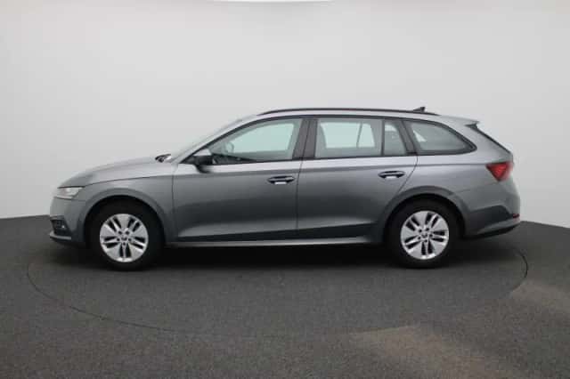 Škoda Octavia (2023) thumbnail 4