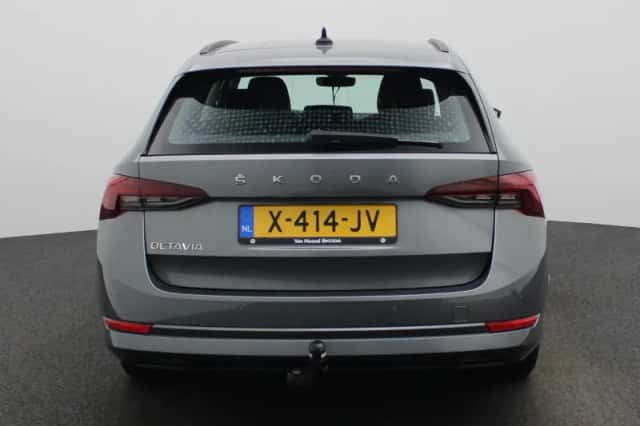 Škoda Octavia (2023) thumbnail 5
