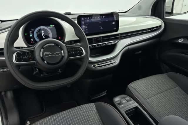 Fiat 500 (2023) thumbnail 16