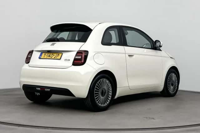 Fiat 500 (2023) thumbnail 4