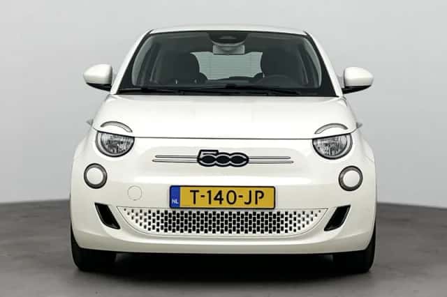 Fiat 500 (2023) thumbnail 5