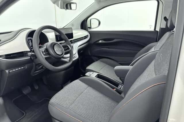 Fiat 500 (2023) thumbnail 8
