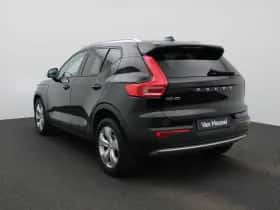Volvo XC40 thumbnail 2