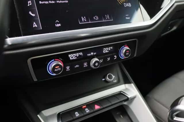 Audi Q3 (2021) thumbnail 16
