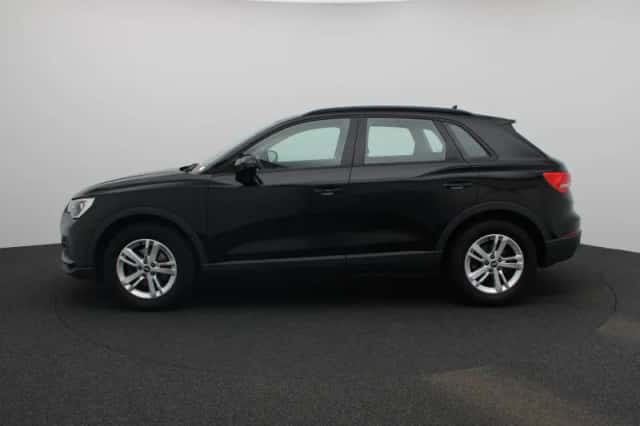 Audi Q3 (2021) thumbnail 4