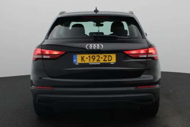 Audi Q3 (2021) thumbnail 5