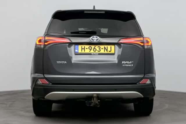 Toyota RAV4 (2017) thumbnail 3