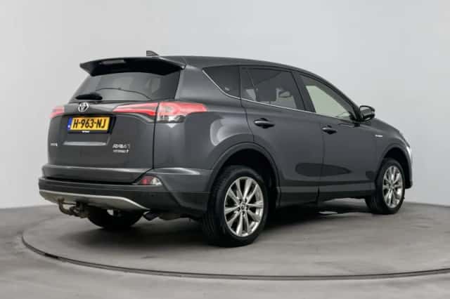 Toyota RAV4 (2017) thumbnail 4