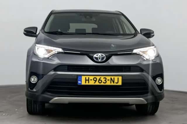 Toyota RAV4 (2017) thumbnail 5