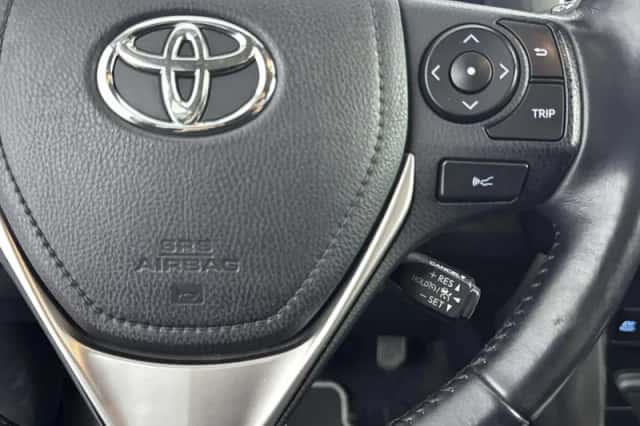 Toyota RAV4 (2017) thumbnail 6