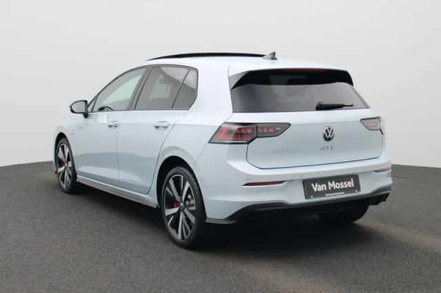 Volkswagen Golf (2025) thumbnail 2
