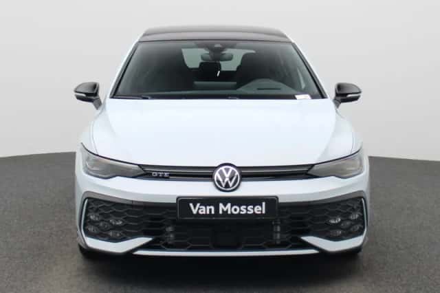 Volkswagen Golf (2025) thumbnail 3