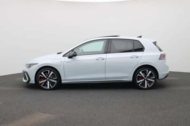 Volkswagen Golf (2025) thumbnail 4