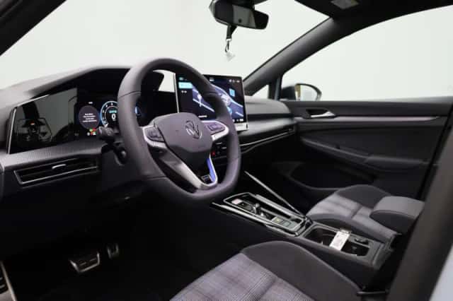 Volkswagen Golf (2025) thumbnail 36