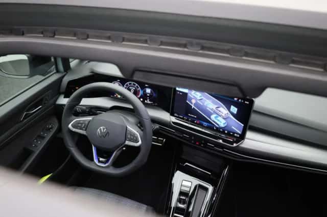 Volkswagen Golf (2025) thumbnail 39