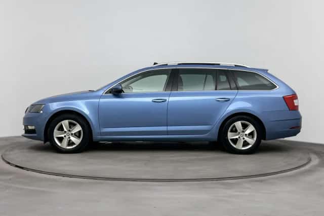 Škoda Octavia (2018) thumbnail 2
