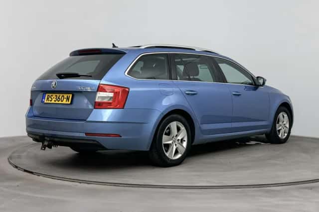 Škoda Octavia (2018) thumbnail 4