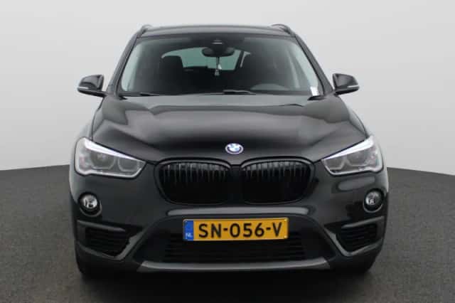 BMW X1 (2018) thumbnail 3