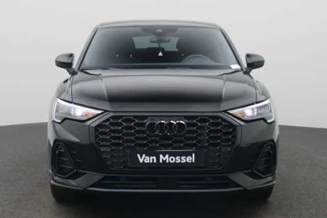 Audi Q3 (2023) thumbnail 3