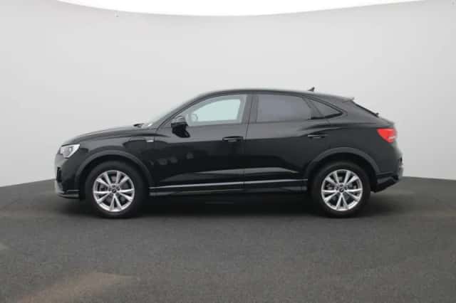 Audi Q3 (2023) thumbnail 4