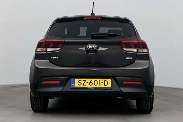 Kia Rio (2018) thumbnail 3