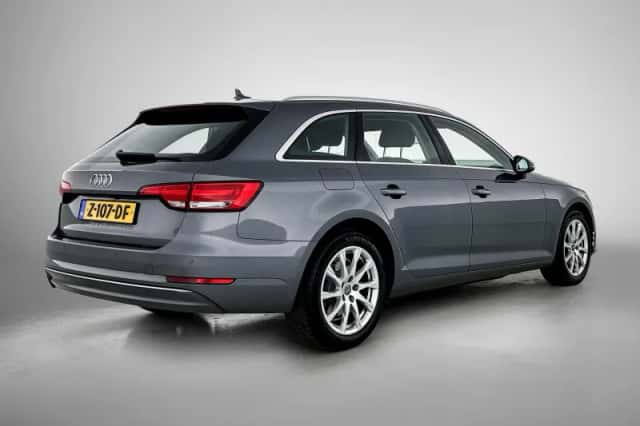 Audi A4 (2018) thumbnail 4