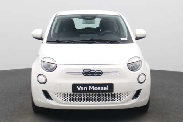 Fiat 500e (2022) thumbnail 3