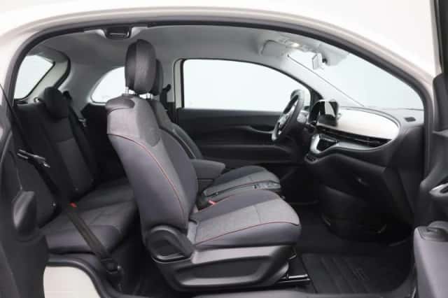 Fiat 500e (2022) thumbnail 31