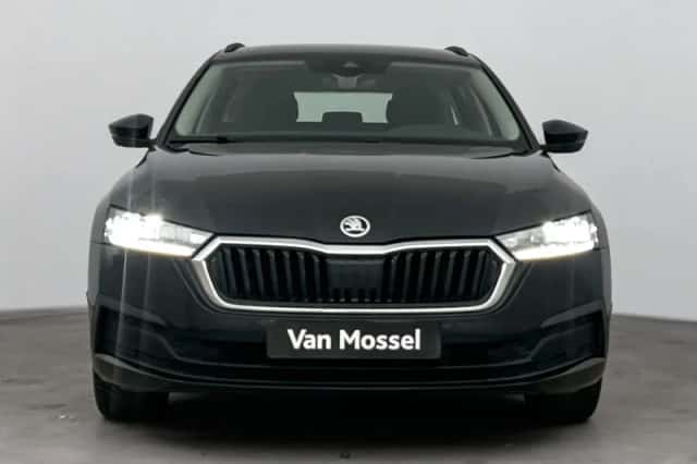Škoda Octavia (2022) thumbnail 5