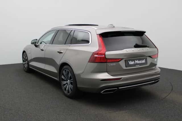 Volvo V60 (2021) thumbnail 2