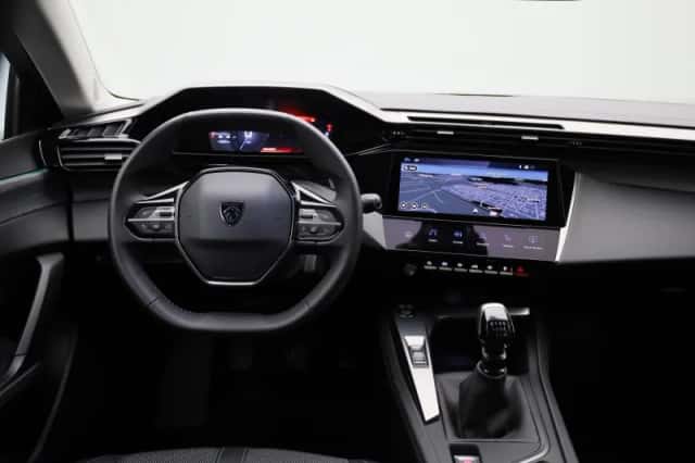 Peugeot 308 (2023) thumbnail 2