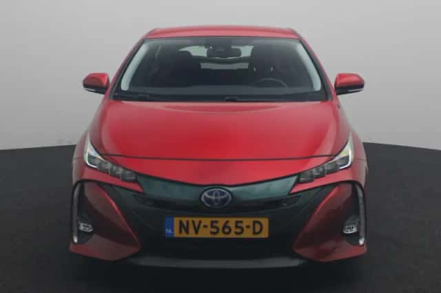 Toyota Prius (2018) thumbnail 3