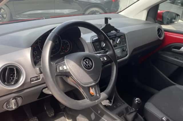Volkswagen Up! (2022) thumbnail 4