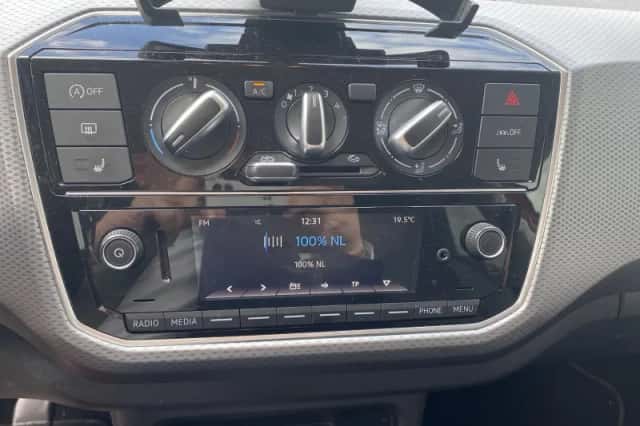 Volkswagen Up! (2022) thumbnail 5