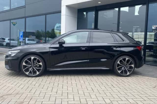 Audi A3 (2021) thumbnail 2
