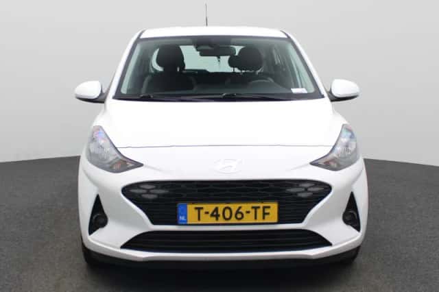 Hyundai i10 (2023) thumbnail 3