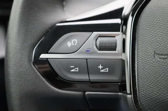 Peugeot 208 (2022) thumbnail 17