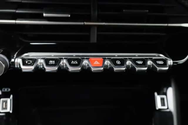 Peugeot 208 (2022) thumbnail 18