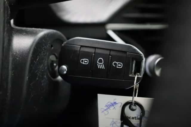 Peugeot 208 (2022) thumbnail 21