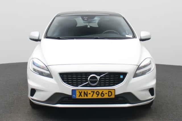 Volvo V40 (2019) thumbnail 3