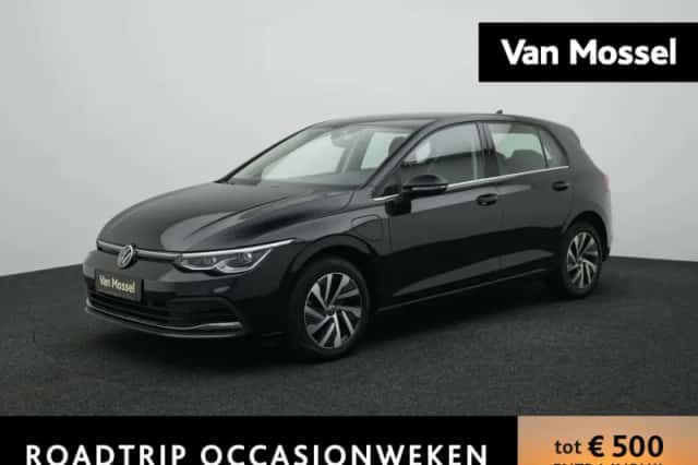 Volkswagen Golf (2023) thumbnail 1