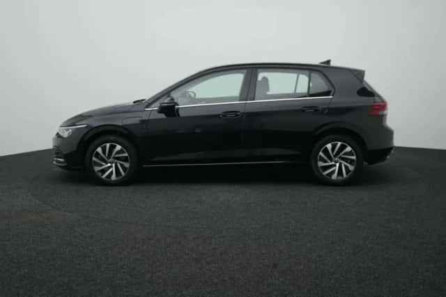 Volkswagen Golf (2023) thumbnail 2