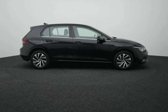 Volkswagen Golf (2023) thumbnail 4