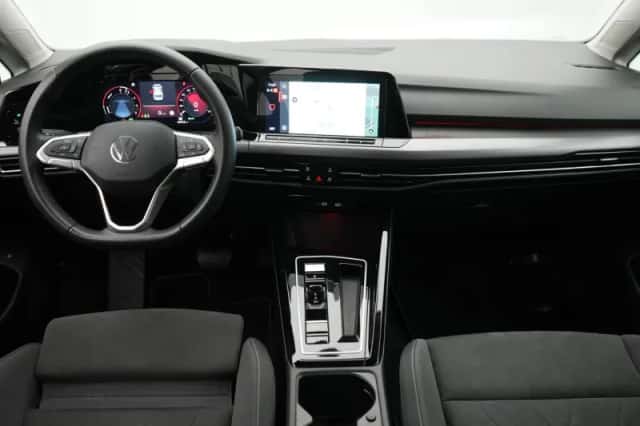 Volkswagen Golf (2023) thumbnail 5