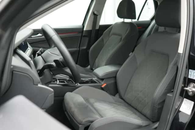 Volkswagen Golf (2023) thumbnail 7