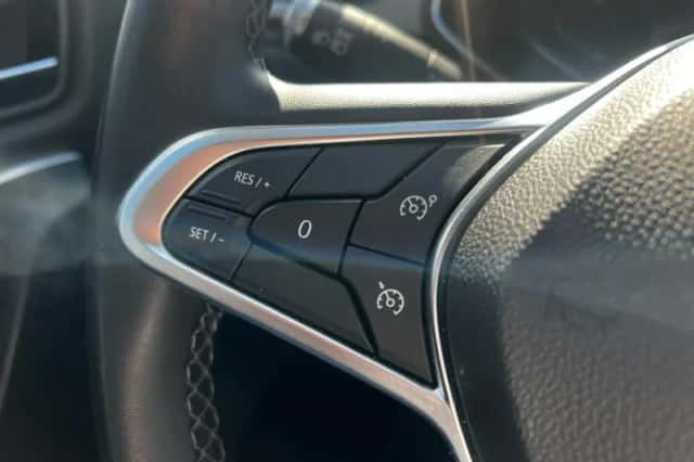 Renault Captur (2021) thumbnail 3
