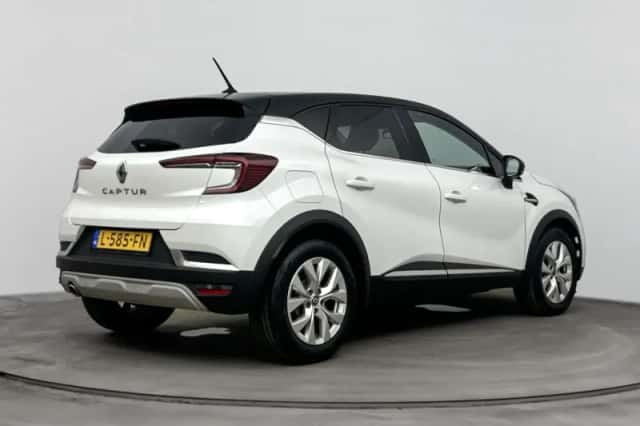 Renault Captur (2021) thumbnail 4