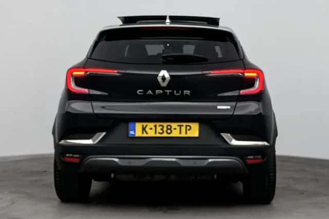 Renault Captur (2021) thumbnail 3